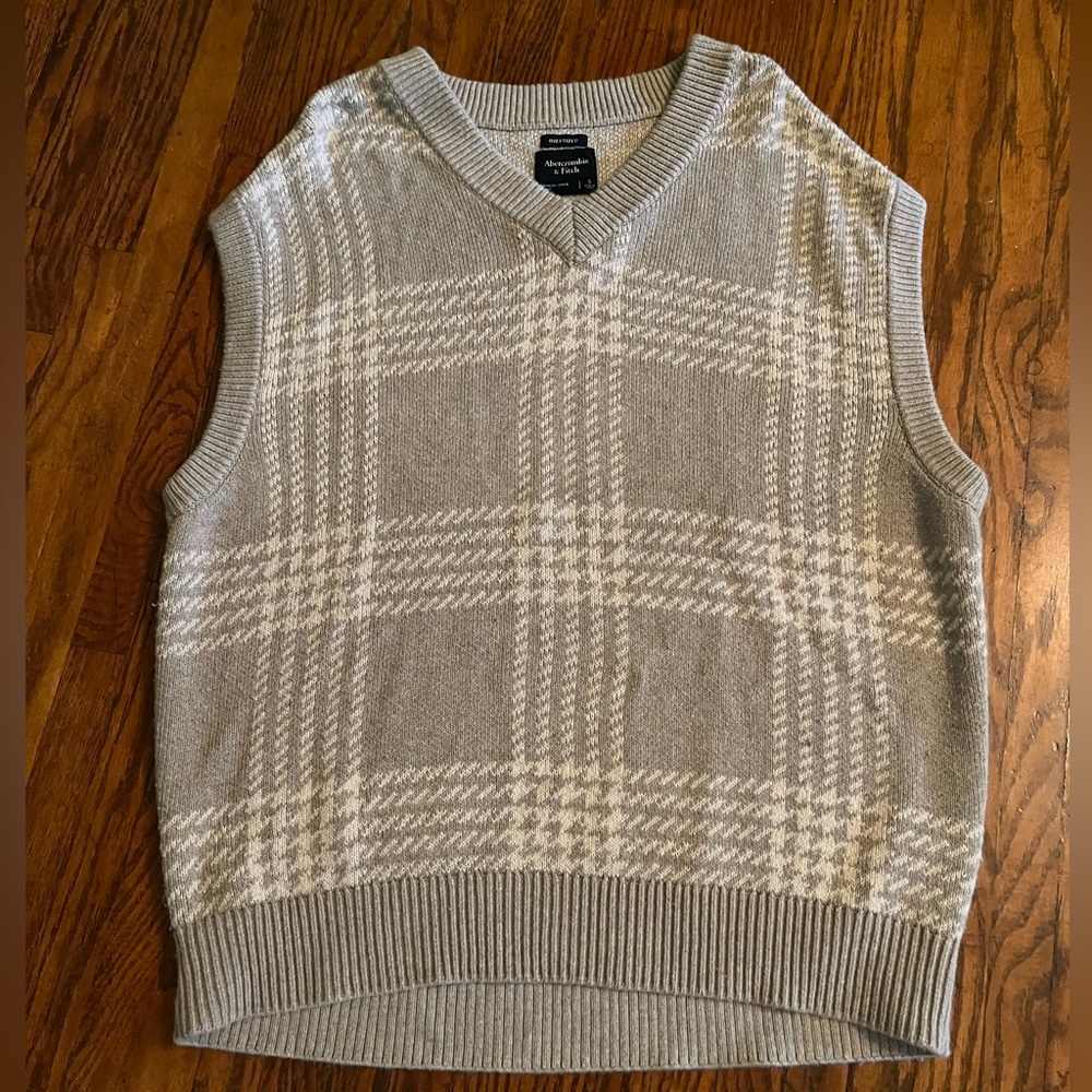 Abercrombie and finch sweater vest